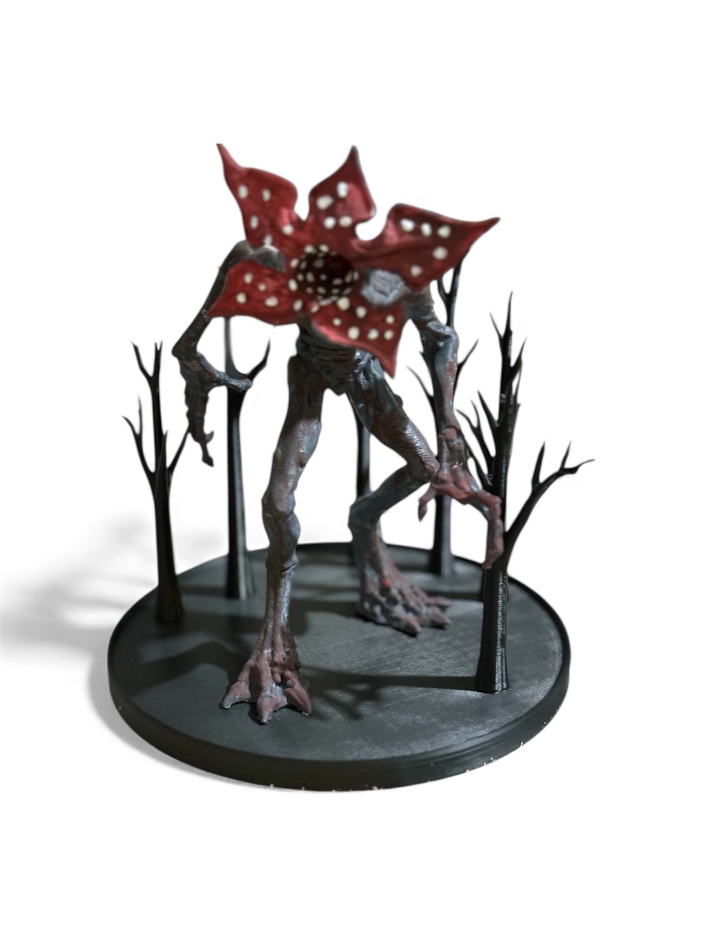 Demogorgon 3D Printed & Hand Painted Statue – Horror Collectible Figure, Dark Forest Base