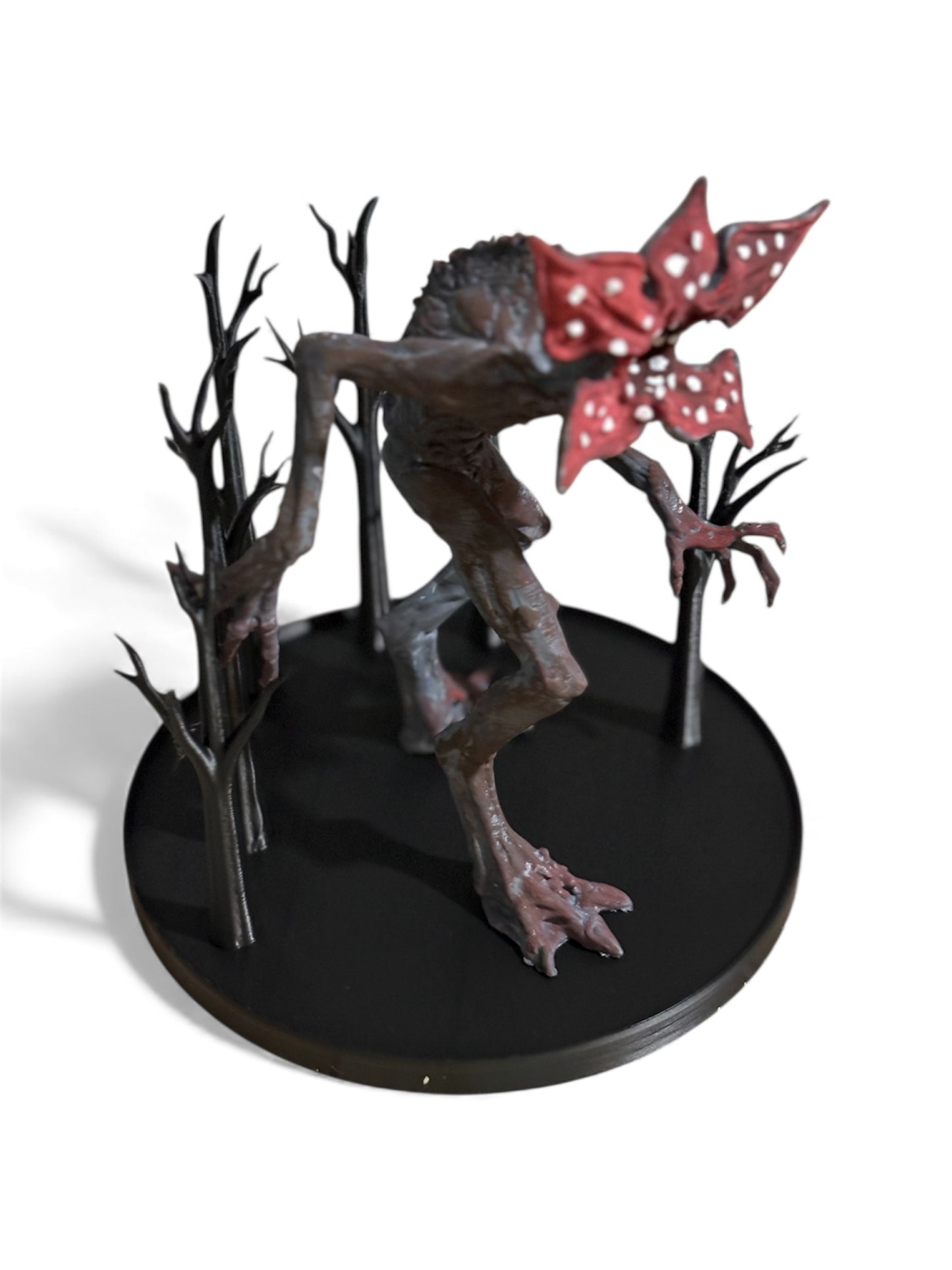 Demogorgon 3D Printed & Hand Painted Statue – Horror Collectible Figure, Dark Forest Base