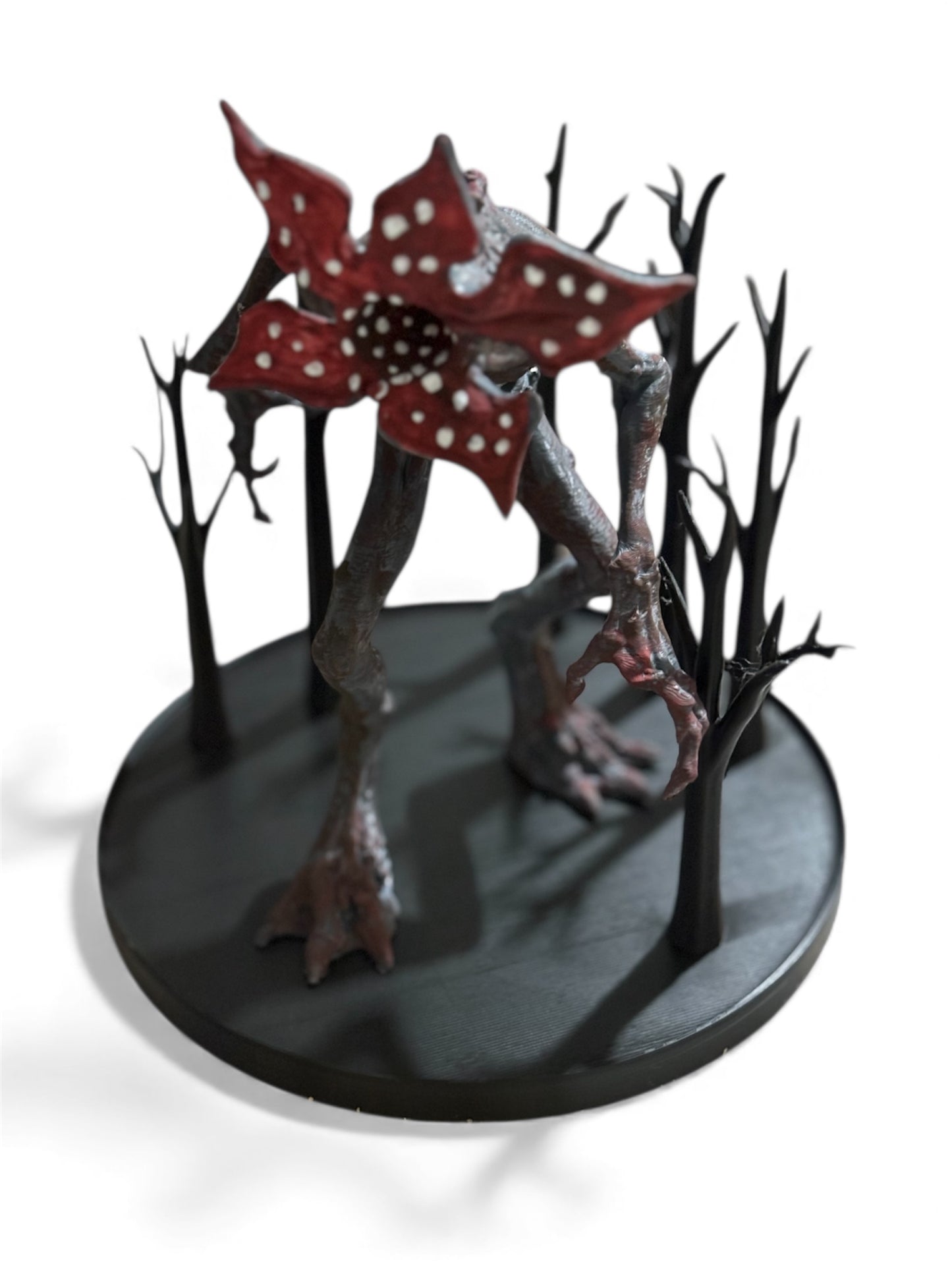 Demogorgon 3D Printed & Hand Painted Statue – Horror Collectible Figure, Dark Forest Base