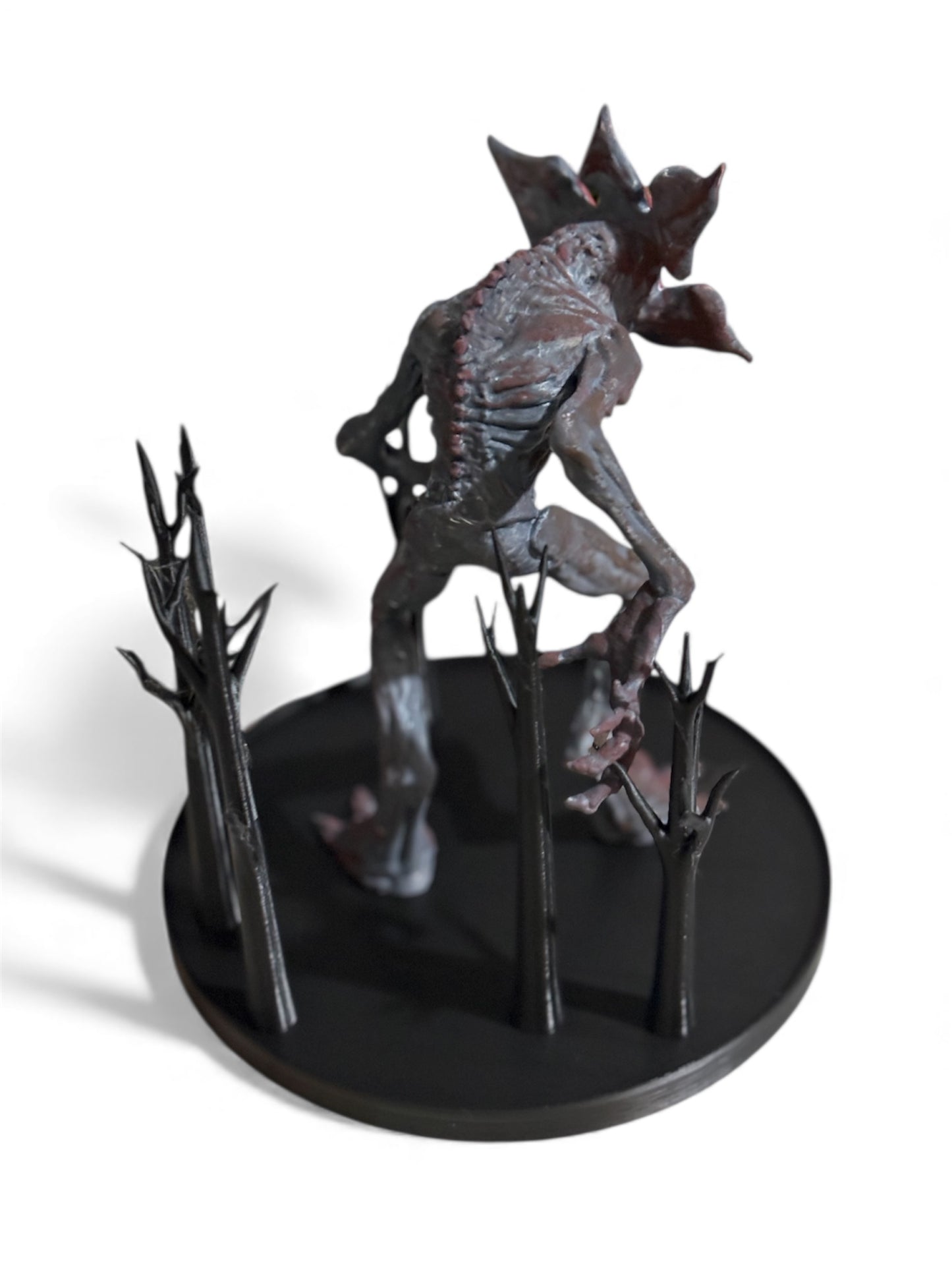 Demogorgon 3D Printed & Hand Painted Statue – Horror Collectible Figure, Dark Forest Base