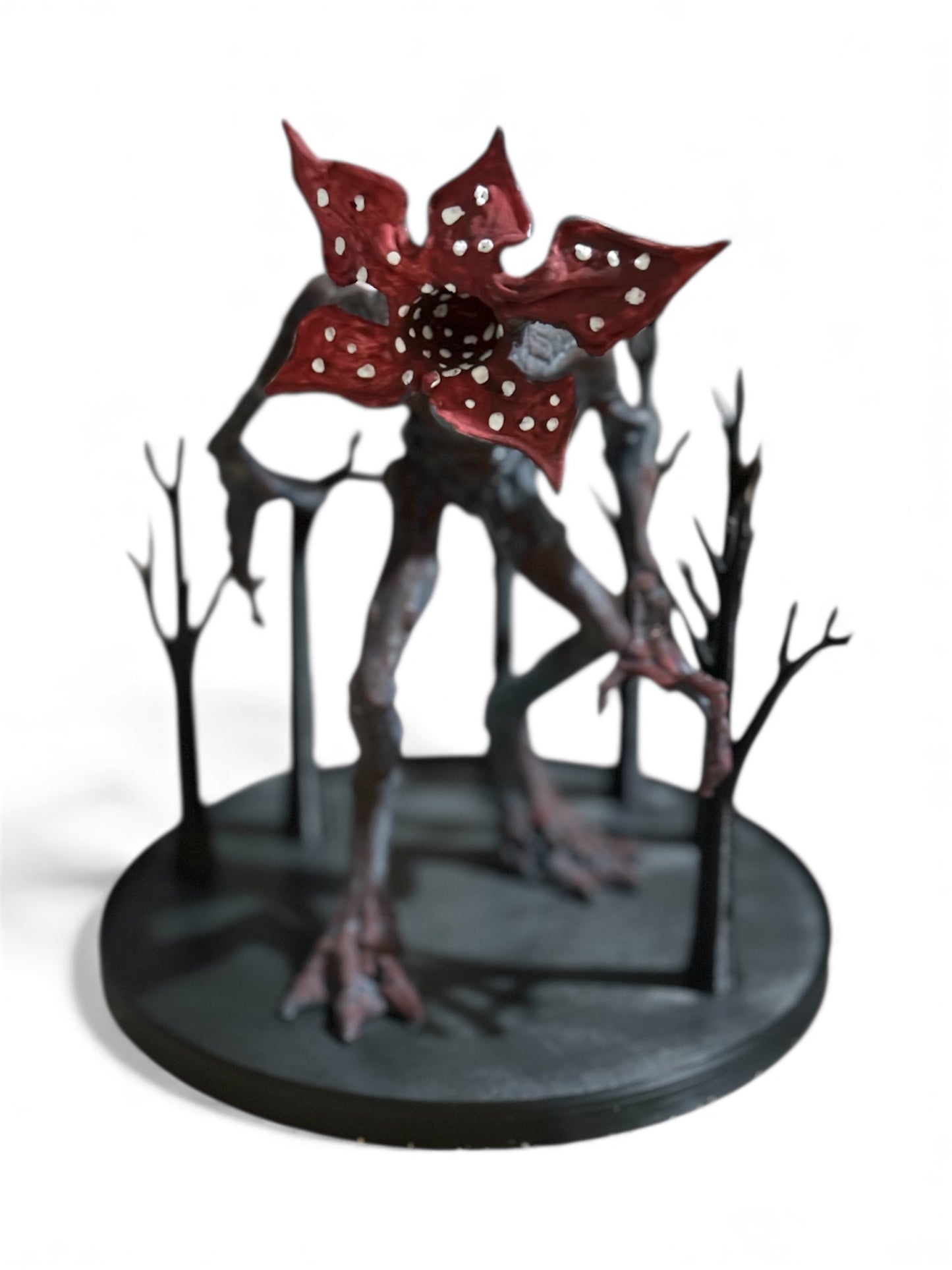 Demogorgon 3D Printed & Hand Painted Statue – Horror Collectible Figure, Dark Forest Base