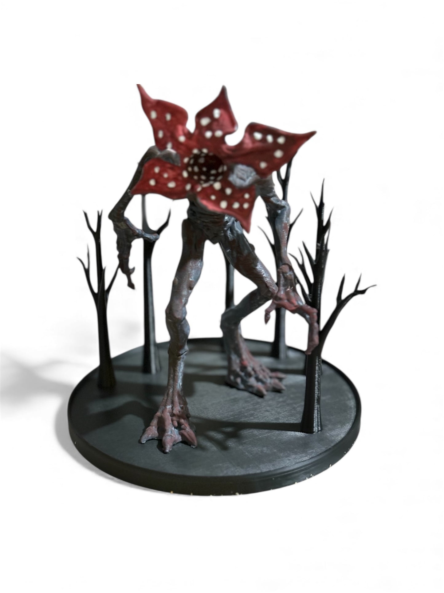 Demogorgon 3D Printed & Hand Painted Statue – Horror Collectible Figure, Dark Forest Base