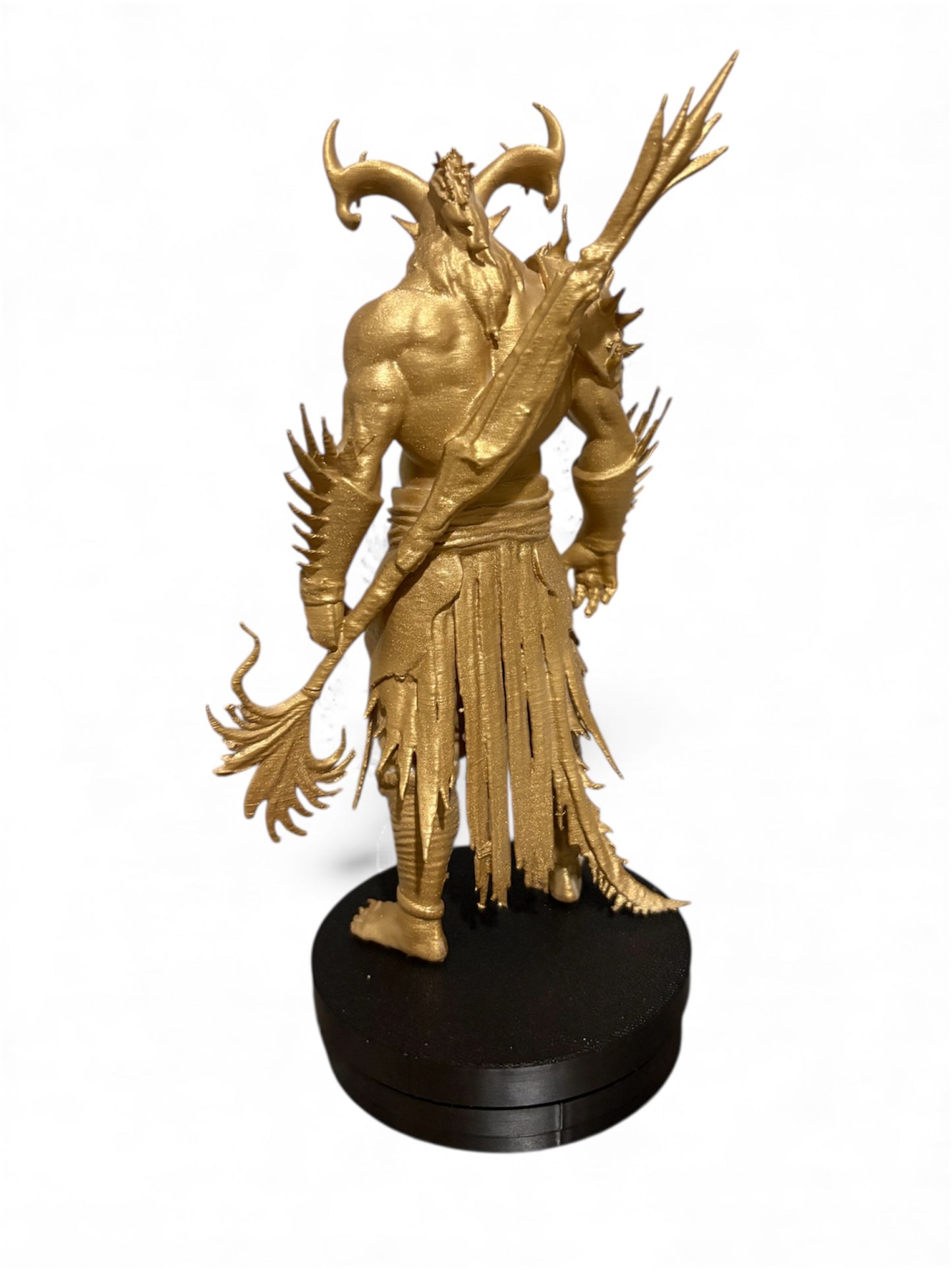 Golden Horned Demon Warrior Figurine – 17 cm Tall Fantasy Collectible with Rotating Base