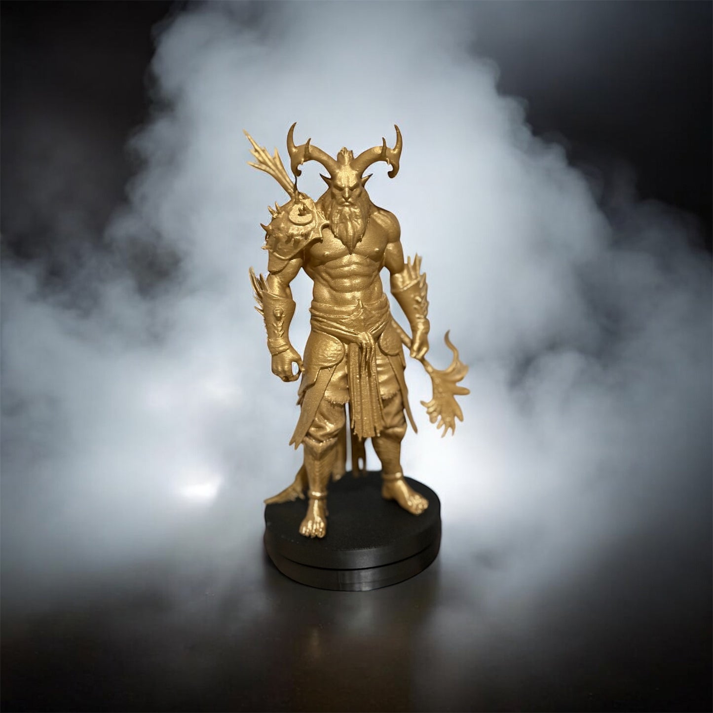 Golden Horned Demon Warrior Figurine – 17 cm Tall Fantasy Collectible with Rotating Base