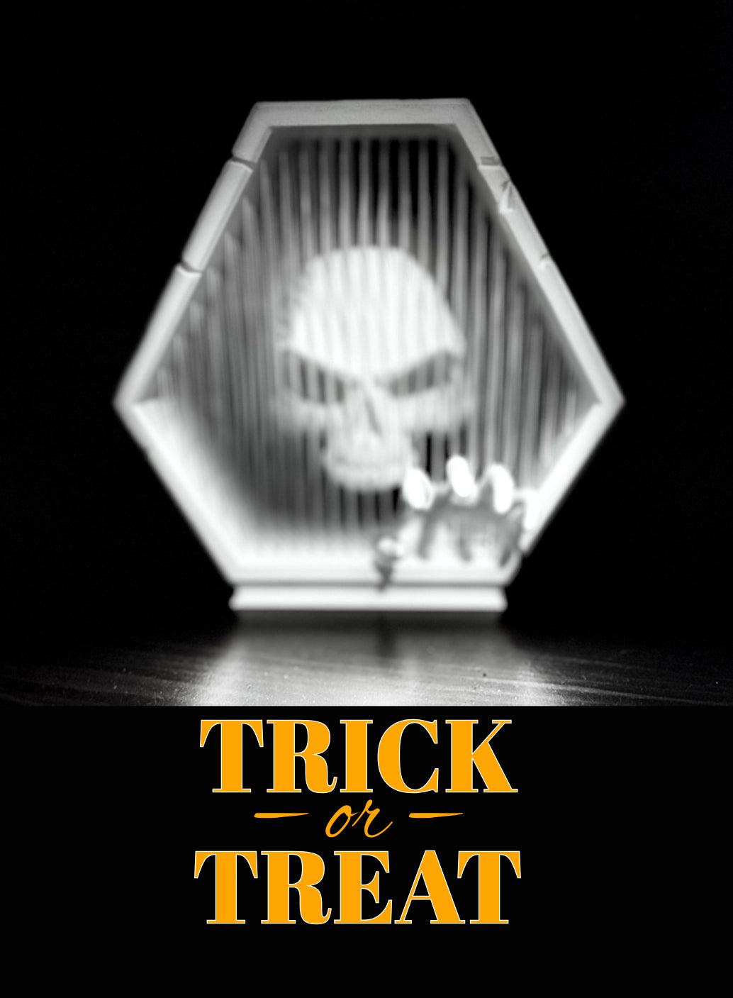 Halloween Skull & Hand 3D Illusion Decor – Spooky Table Display Party Tabletop